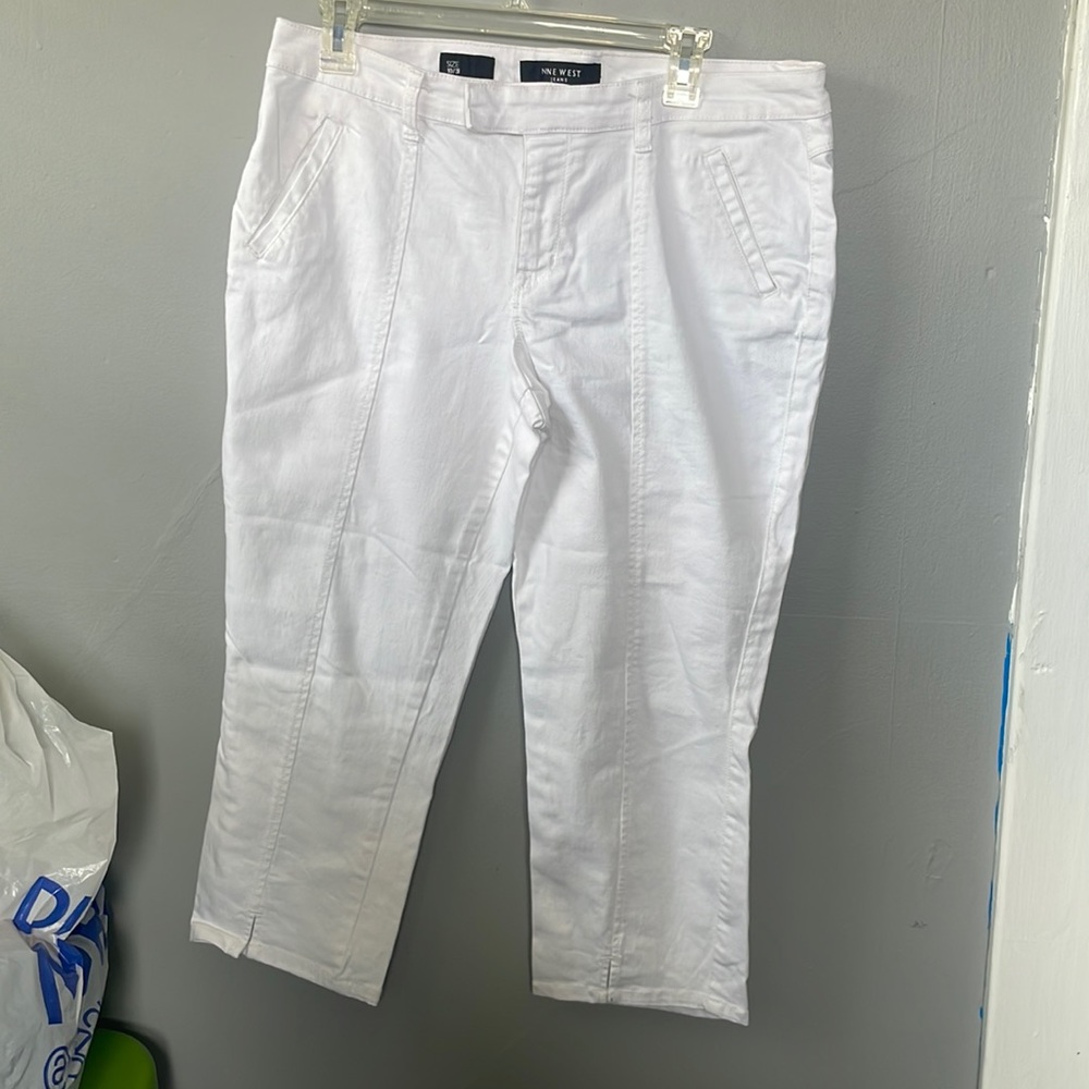 Nine West Missy Size 10 White Capri Jeans yacht casual normalcore neutral basics